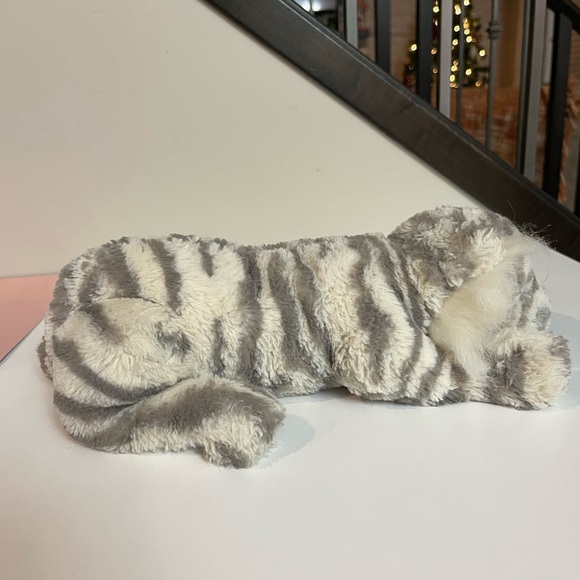 JELLYCAT Sacha Snow Tiger Plush Toy Rare Retired Stuffed Animal - Picture 3 of 6